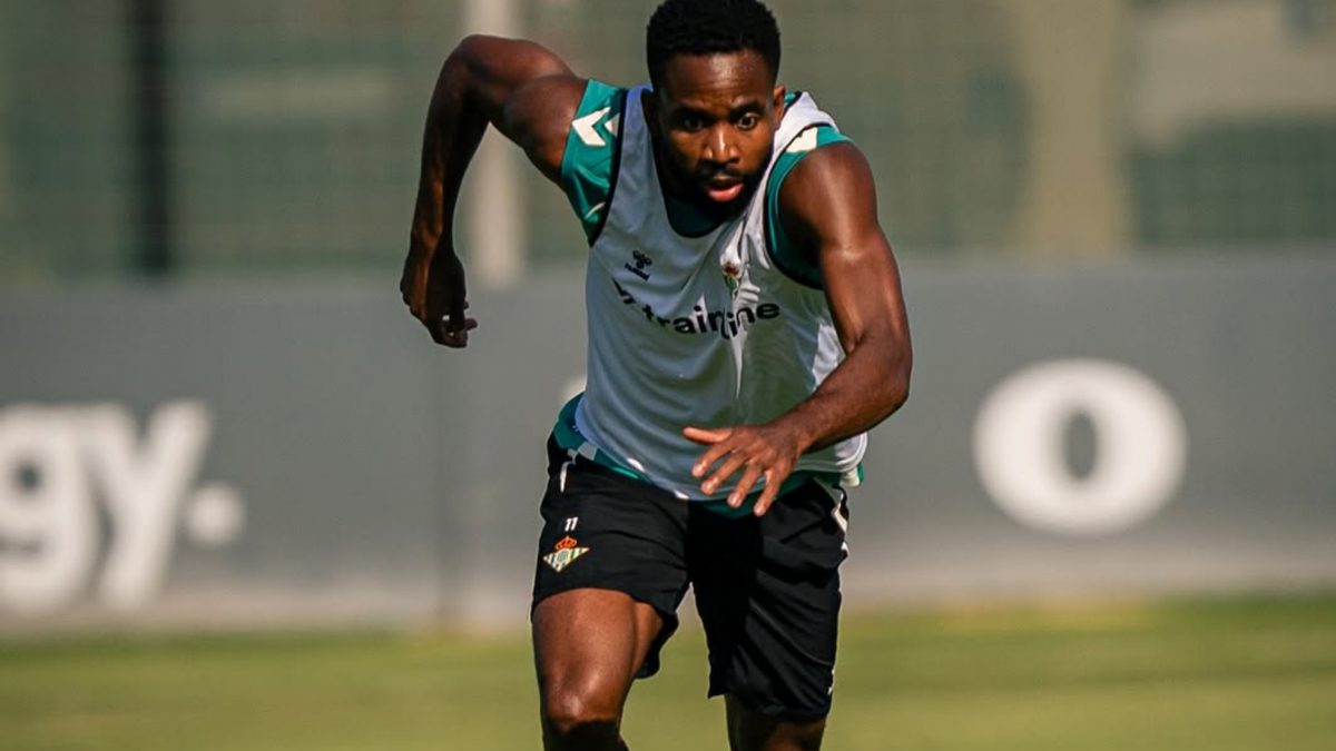 Pellegrini recupera a Bakambu y Pablo García