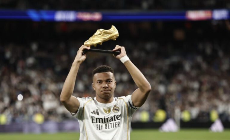 Mbappé firma un doblete y se distancia de sus rivales en la carrera por ser el máximo goleador