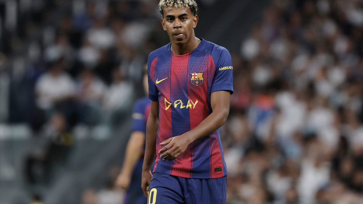 Lewandowski y Olmo esperan su oportunidad