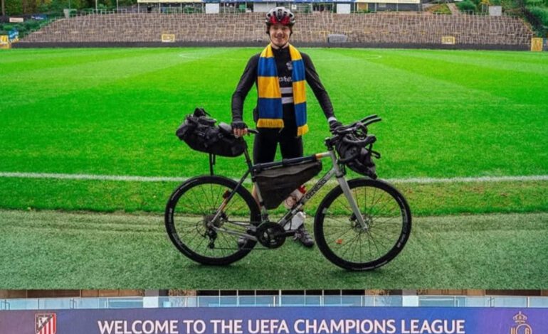 pedalear 1.570 kilómetros en diez días para ver a su equipo en el Metropolitano