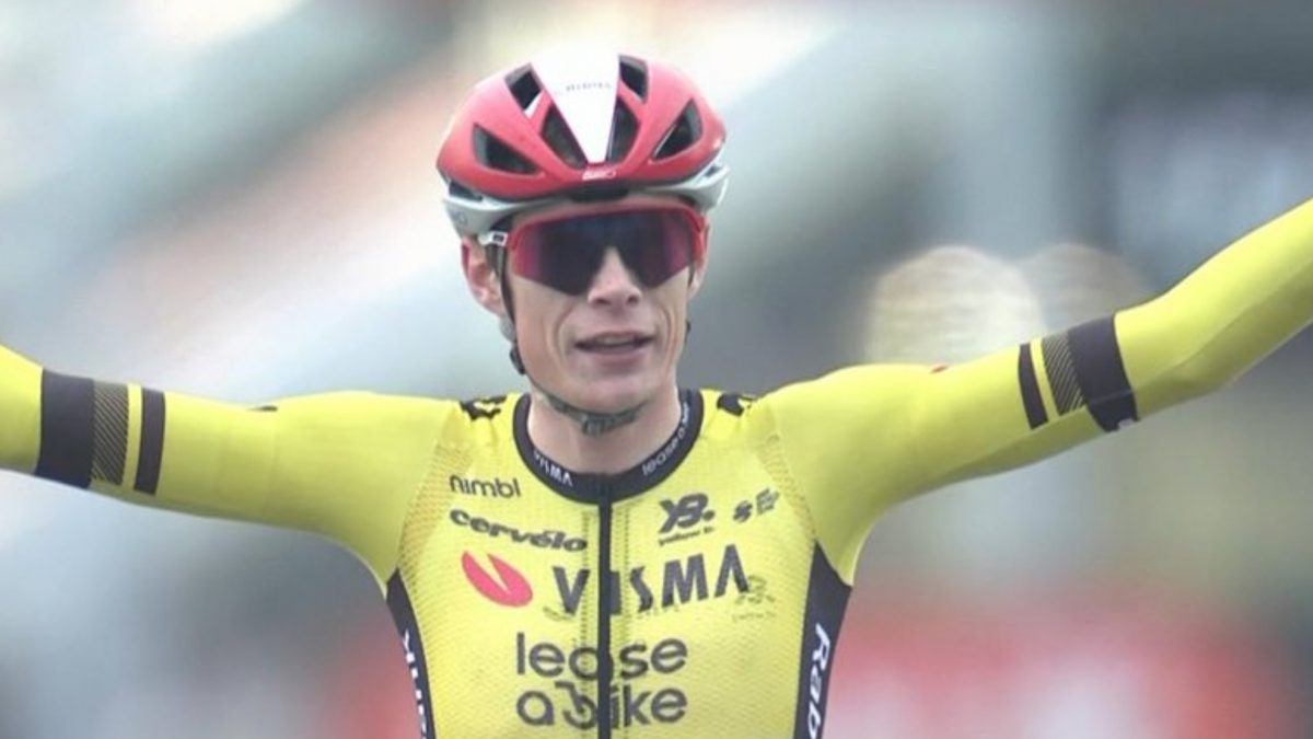 Vingegaard triunfa en otra ‘etapa’ del Tour en Japón… ¡con susto incluido!