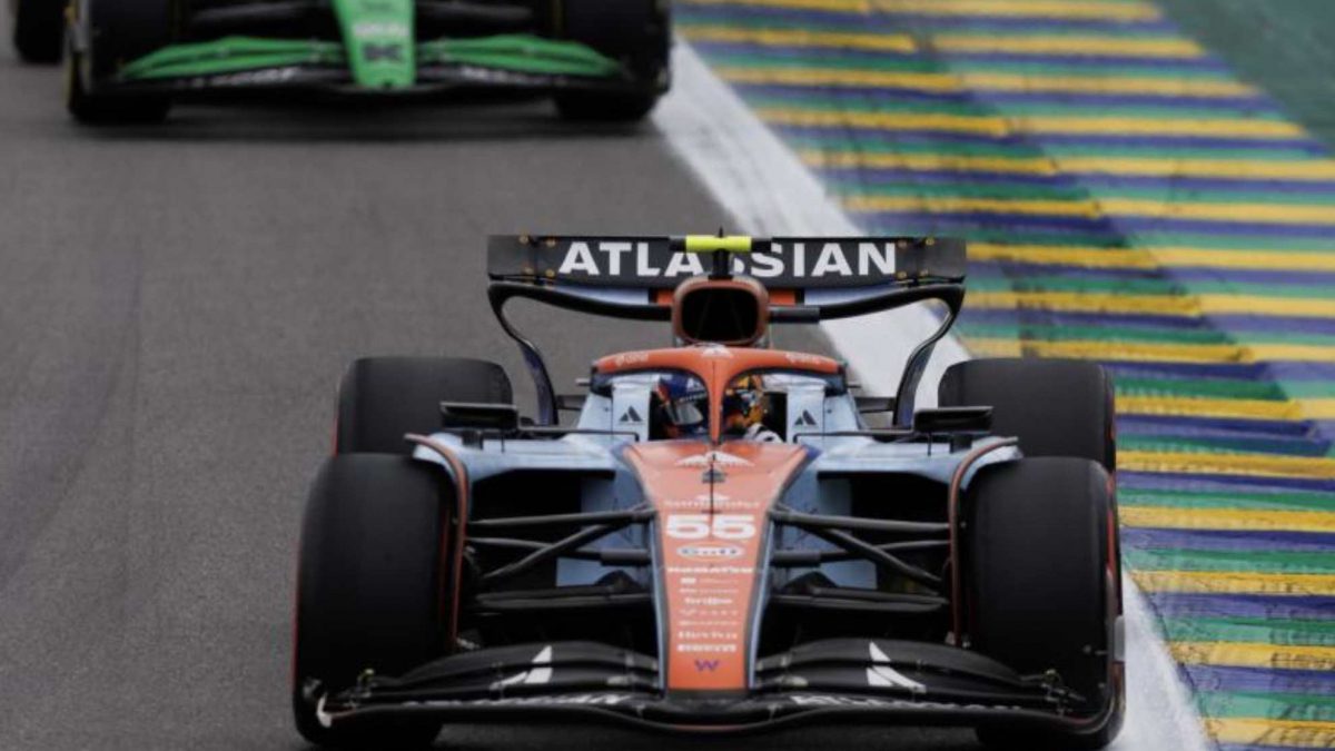 Carlos Sainz sobre Hamilton: "Me ha ido cerrando, cerrando… me ha estrangulado"