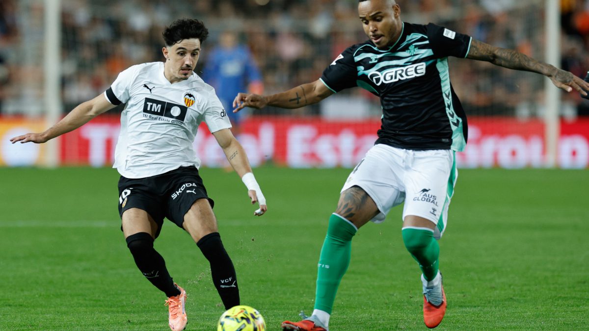 Natan, apercibido de sanción con el primer derbi sevillano en el horizonte