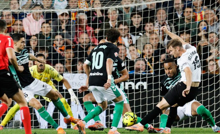 El Betis sigue invicto a domicilio, pero le cuesta ganar lejos de La Cartuja