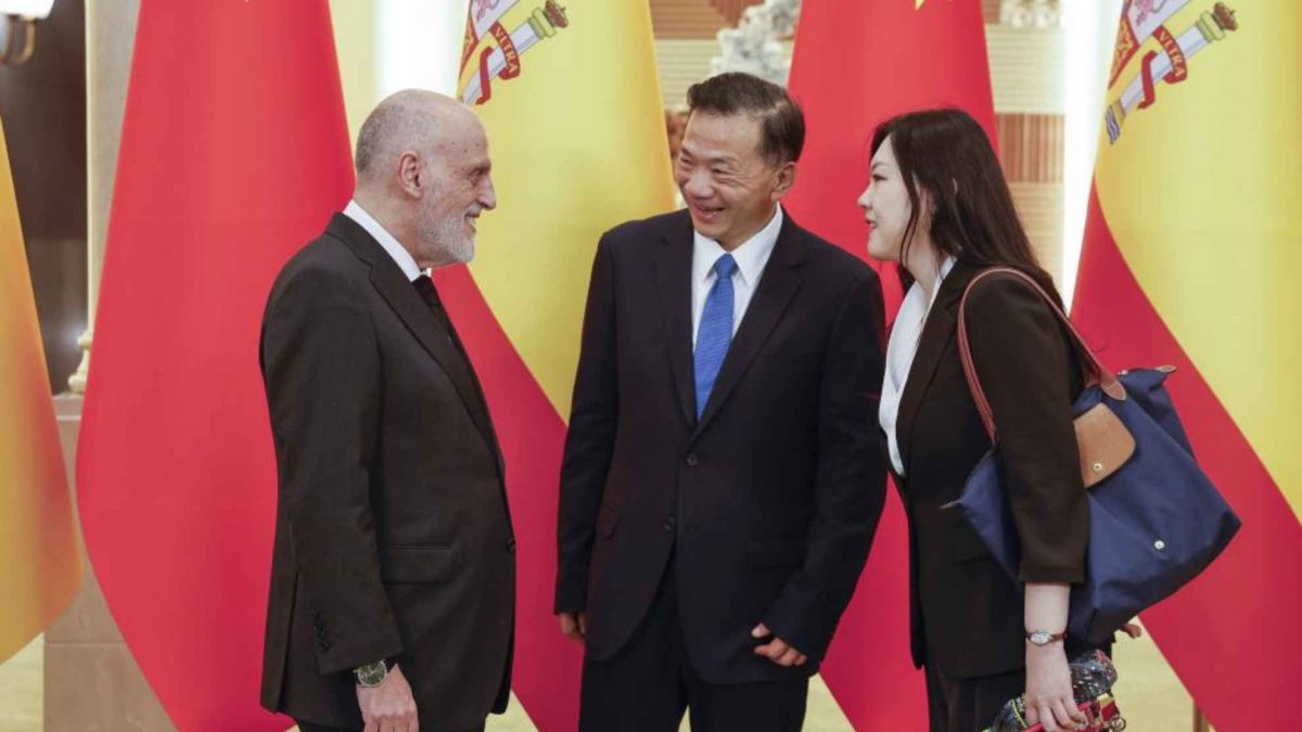 Tebas impulsa LaLiga en China en la delegación del viaje de los Reyes de España