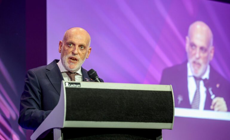 El comisario europeo es más ingenuo que mis hijos adolescentes