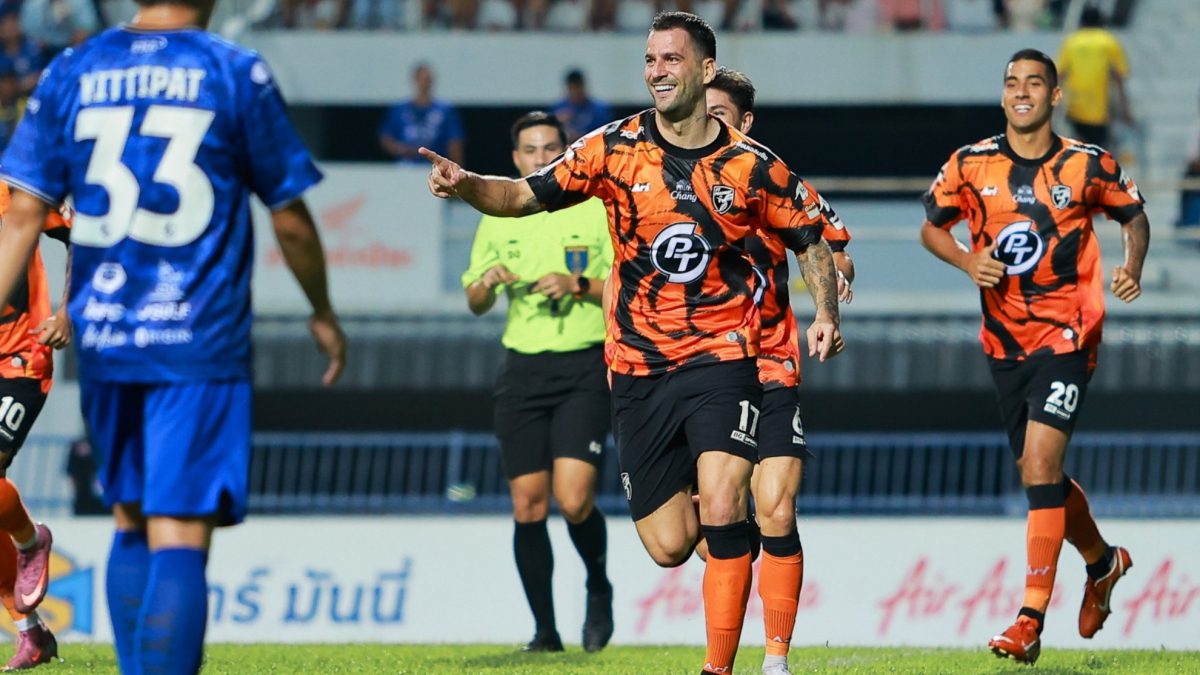 Édgar Méndez se corona ‘rey’ en Tailandia