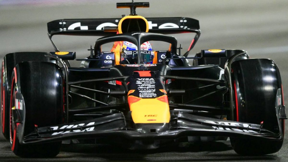 Norris y Piastri se quedan al fondo y dominan Russell y Verstappen