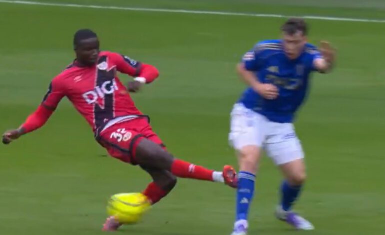 Fede Viñas recibió puntos para cerrar un ‘taco’ de Mendy… y siguió jugando
