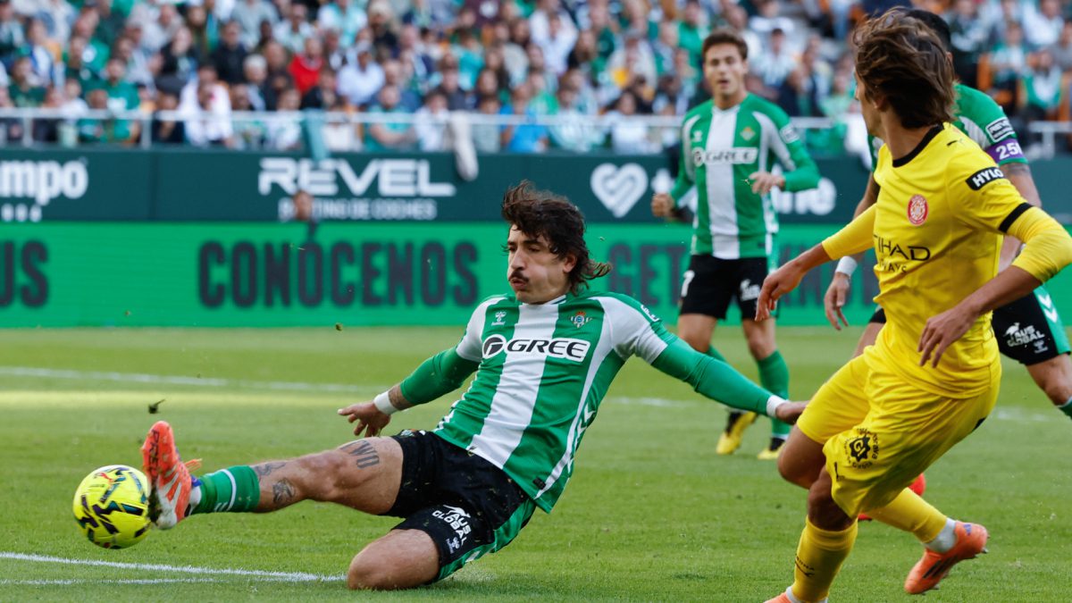 Bellerín sufre una lesión en el sóleo