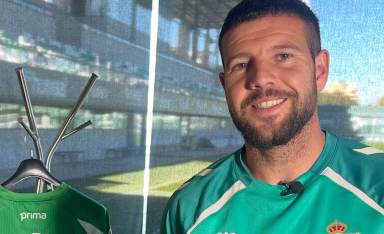 Soy muy feliz en el Betis, a ver si me hacen un contrato vitalicio y me quedo toda la vida