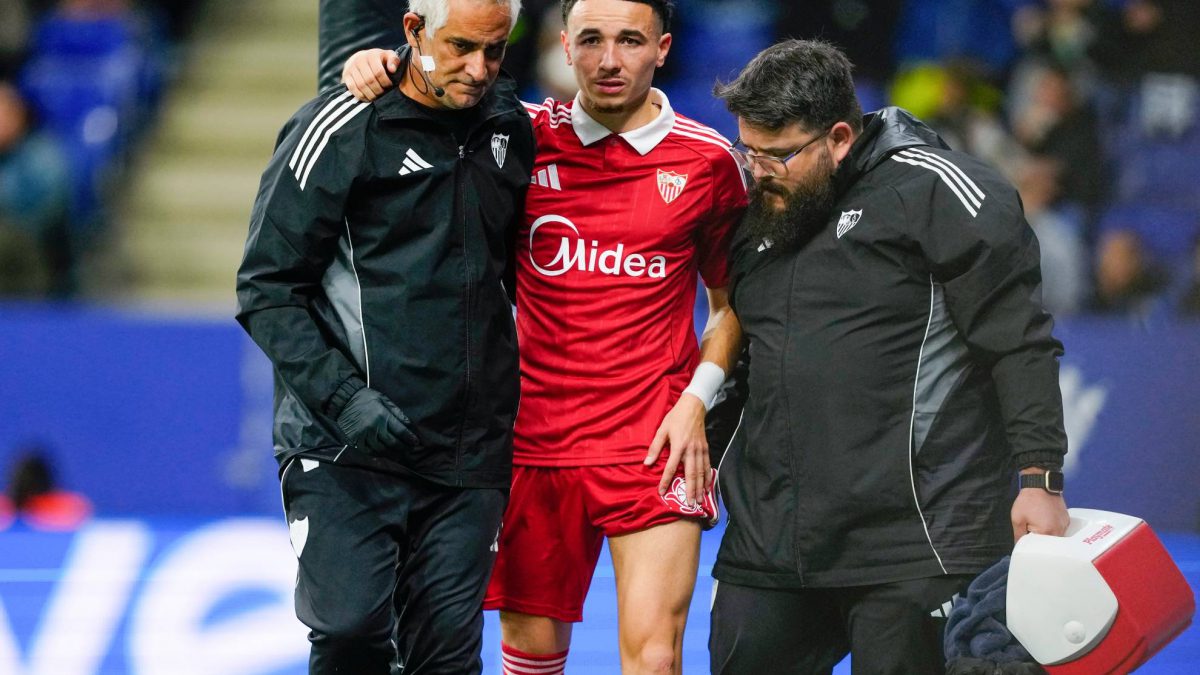 Vargas y Januzaj sufren una lesión en el bíceps femoral del muslo izquierdo