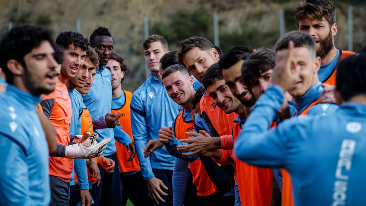 Sin Oyarzabal, Guedes, Sadiq y… Carrera