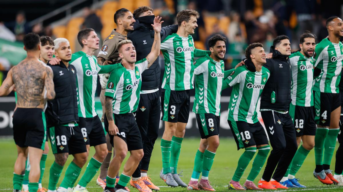 El Betis se conjura con su afición pensando en el derbi