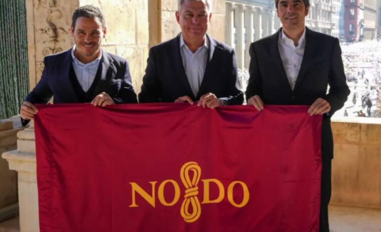 Del Nido Carrasco y Haro posan con el alcalde de Sevilla antes del derbi