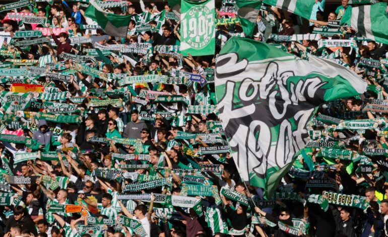 El Betis se da un baño de masas en La Cartuja antes del derbi
