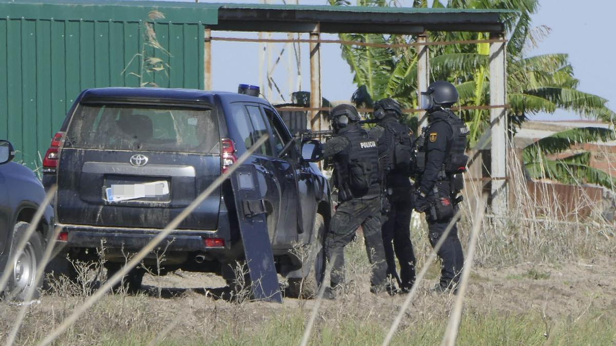 TIROTEO ISLA MAYOR | Los narcos que tirotearon a la Policía en Isla Mayor siguen en busca y captura