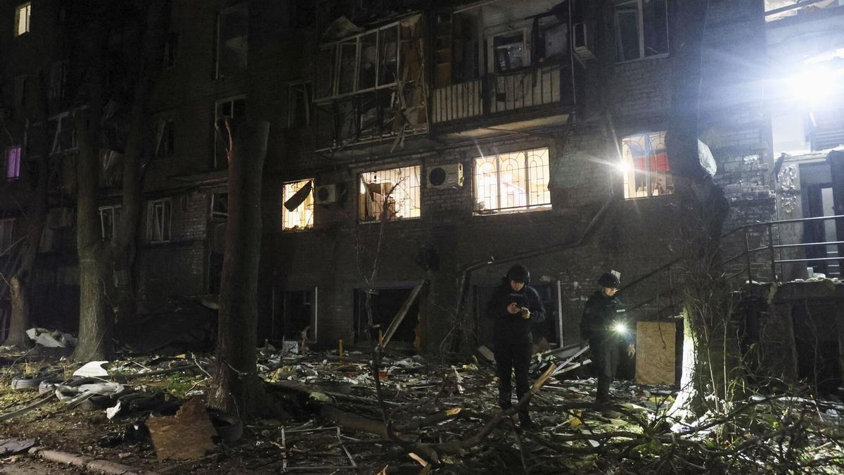 Nos humillan, una y otra vez. Es casi un acto de depredación