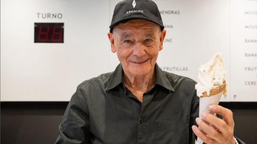 El secreto de Agustín, el niño que pastoreaba ovejas en Belmonte y lleva más de 60 años de éxito haciendo helados en Buenos Aires: “Soy un afortunado”