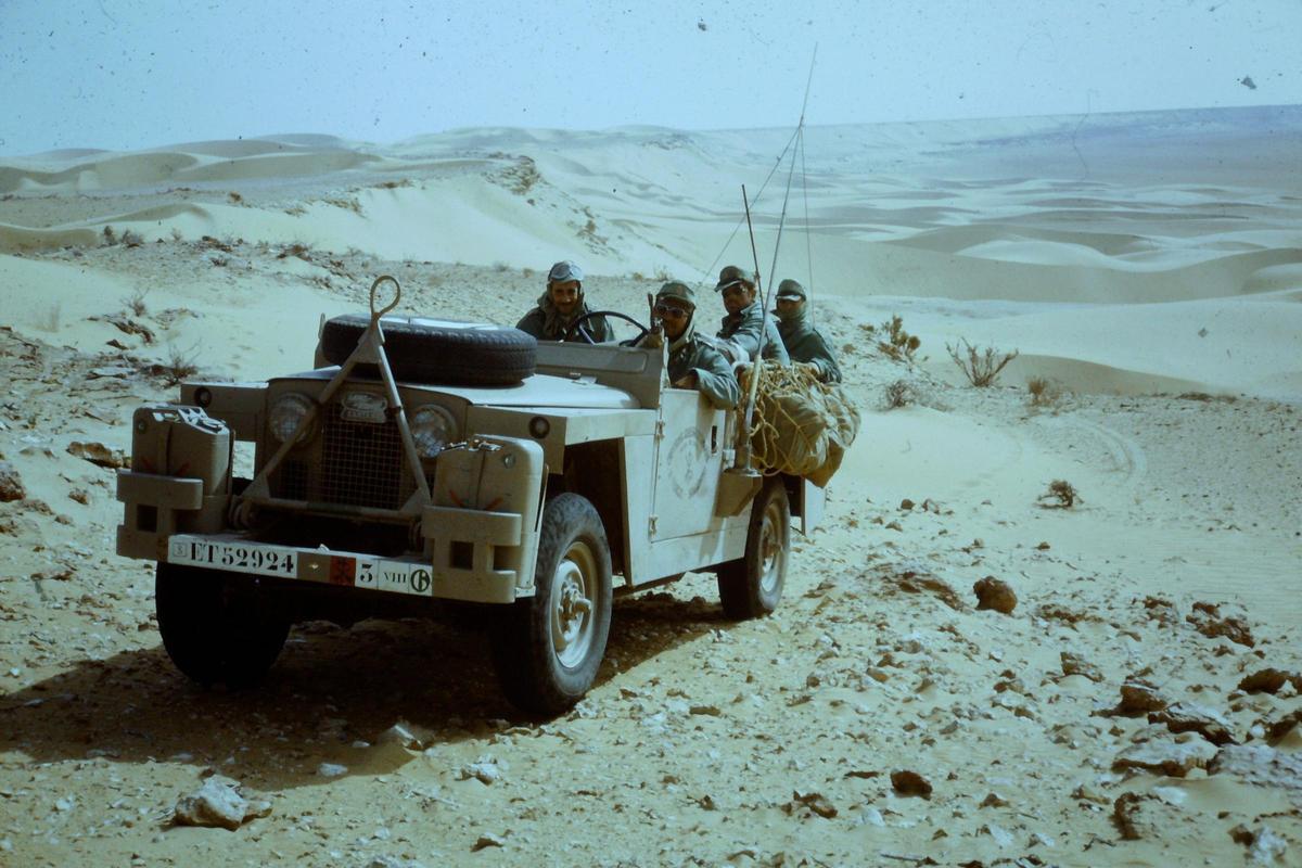 Una parulla española en 1975 en el borde de Sebja un Deboa, en el Sáhara Occidental