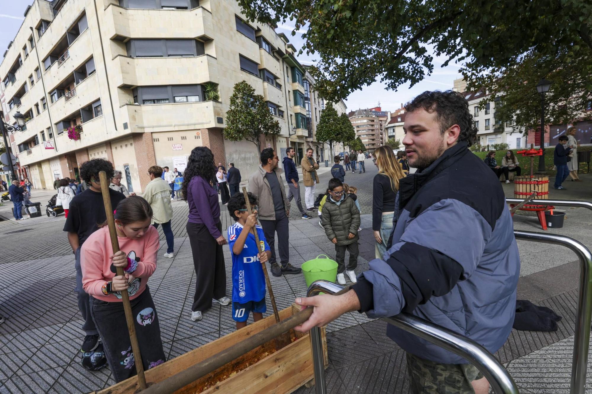 Santullano, en Oviedo, prepara castañas asadas por 450