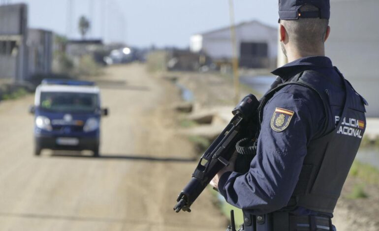 NARCOS SEVILLA | Gabinete de crisis y el «mayor despliegue policial de la historia» en Isla Mayor: buscan a los narcos que tirotearon a la Policía Nacional