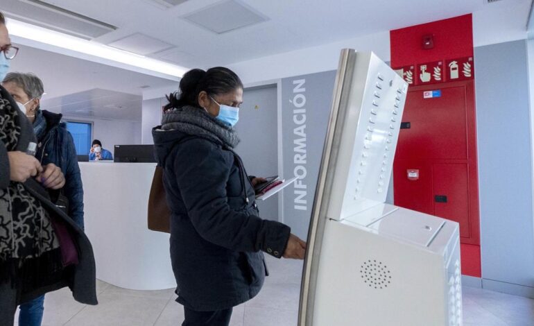 Salud recomienda usar mascarillas en espacios cerrados a las personas con síntomas respiratorios