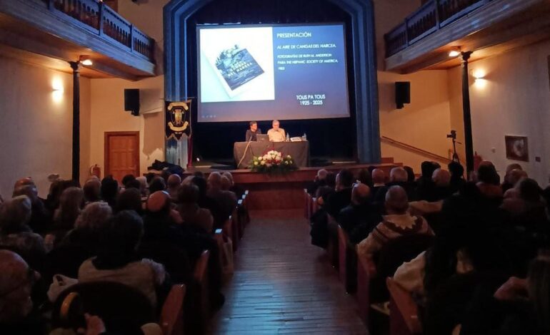 Cangas del Narcea vuelve a 1925 con «Tous pa tous», la asociación que vela por la memoria del concejo