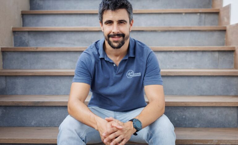Miguel Ángel Pugnaire, coautor de una guía de astroturismo en España: “El cielo siempre ha estado ahí, es el patrimonio más antiguo de la Tierra” | Guia El Viajero