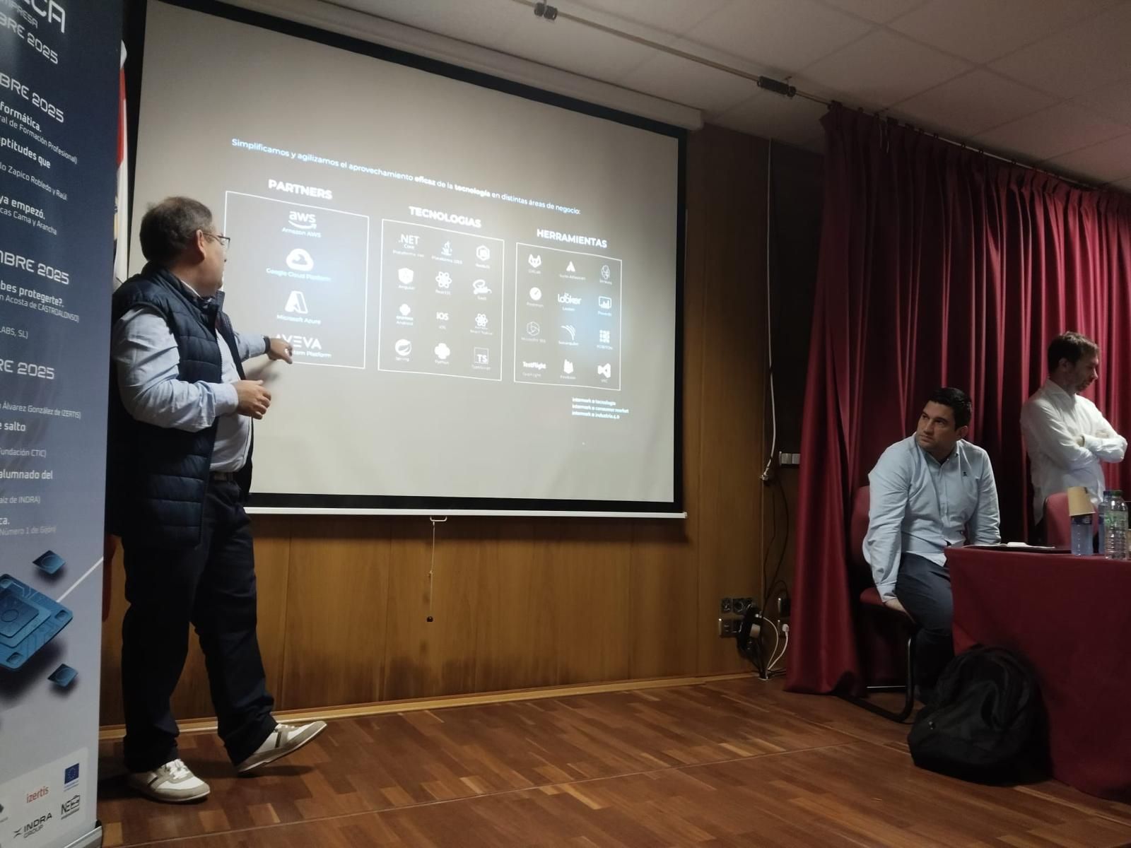 En marcha las Jornadas de Informática del IES Número 1 de Gijón (en imágenes)