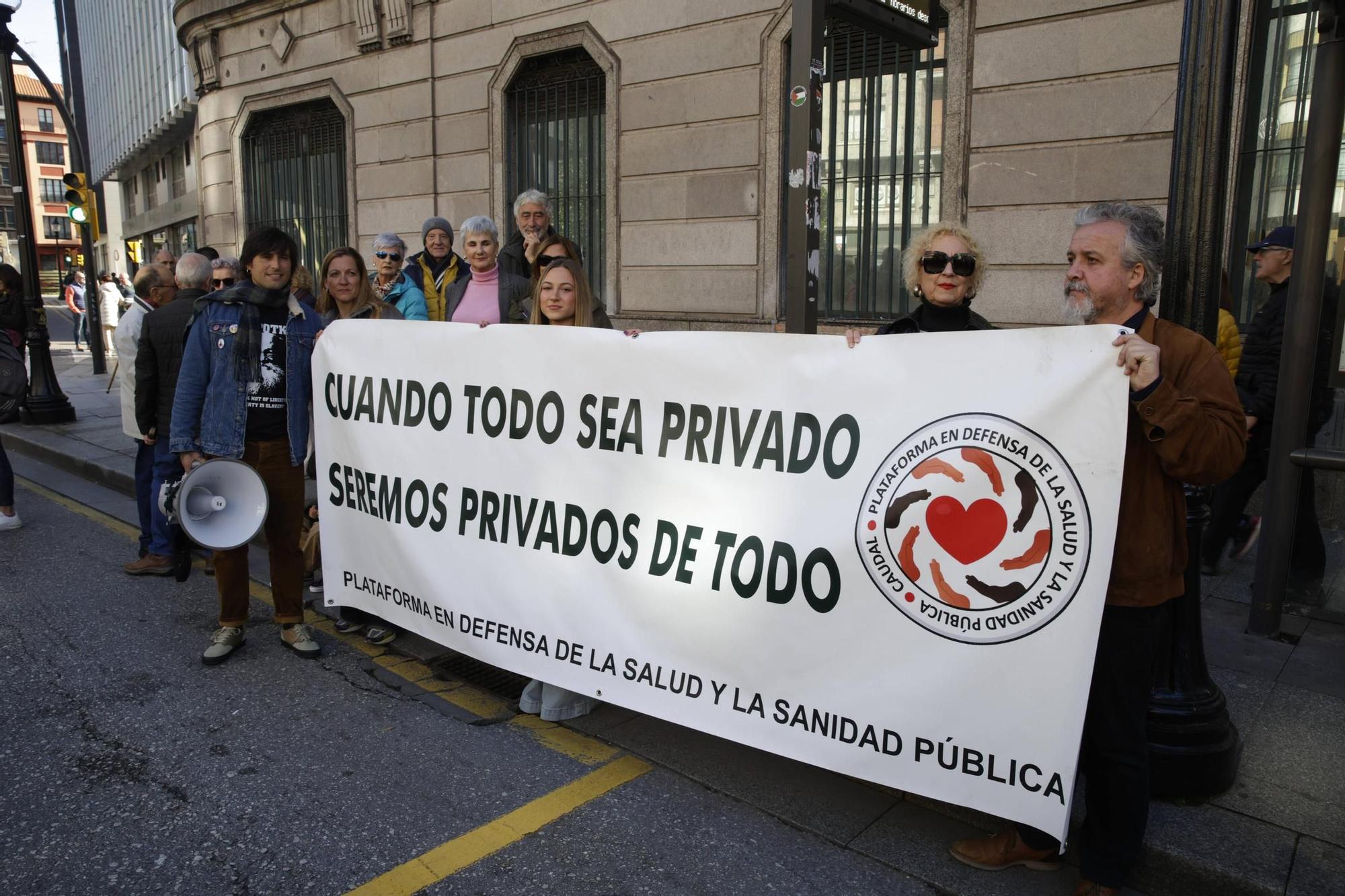 La movilización por la salud pública en Gijón, en imágenes