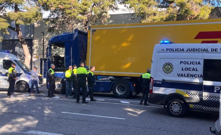ACCIDENTE DE TRÁFICO | Una joven muere atropellada en València por un camionero que da positivo en drogas