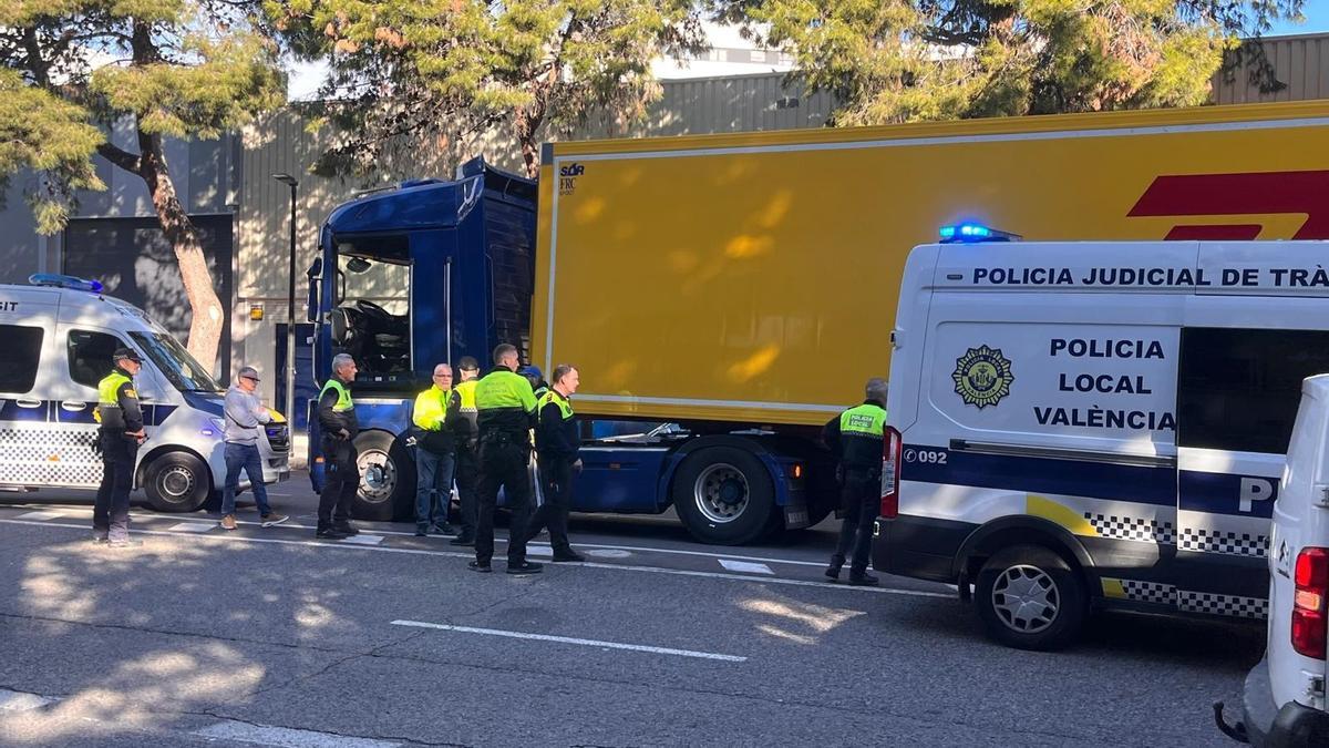ACCIDENTE DE TRÁFICO | Una joven muere atropellada en València por un camionero que da positivo en drogas