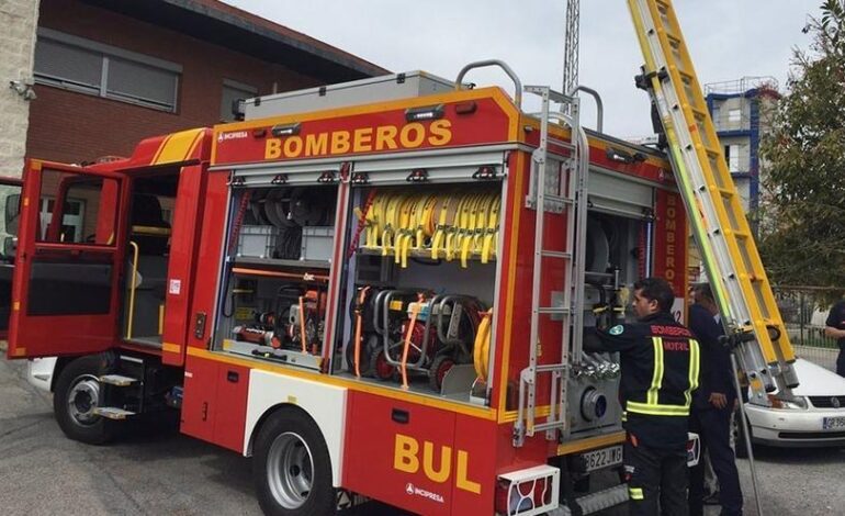 INCENDIO GRANADA | Hallan un cuerpo sin vida en el interior de una vivienda incendiada en Granada