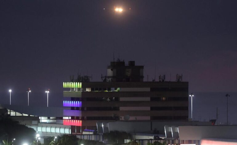 VUELOS VENEZUELA | Ningún vuelo saldrá mañana de Barajas con destino a Venezuela tras la alerta de Estados Unidos