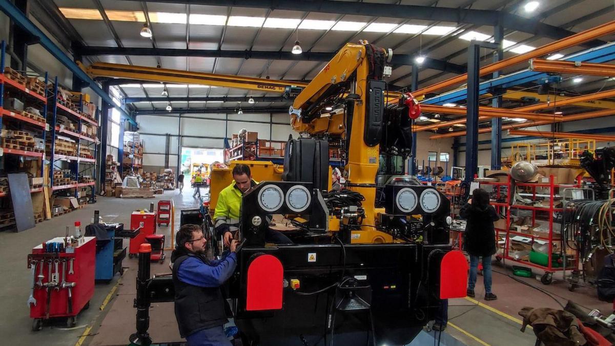 Uromac, Chocolates del Norte y la delegación del CSIC, premios «Asturies Economía y Futuru»