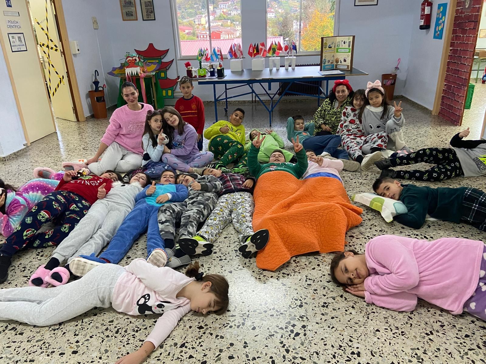 Los alumnos del colegio El Bosquín van al colegio en pijama