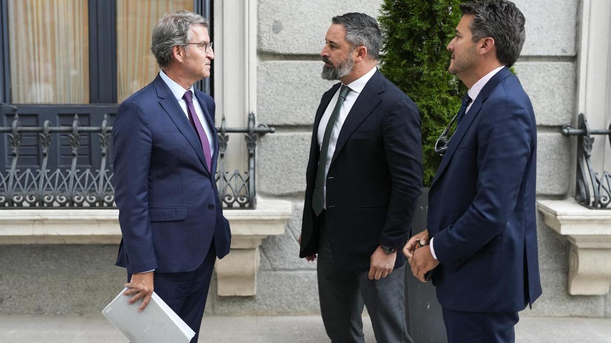 Feijóo y Abascal desandan el camino de su enfrentamiento para evitar el adelanto en la Comunidad Valenciana que pide Sánchez