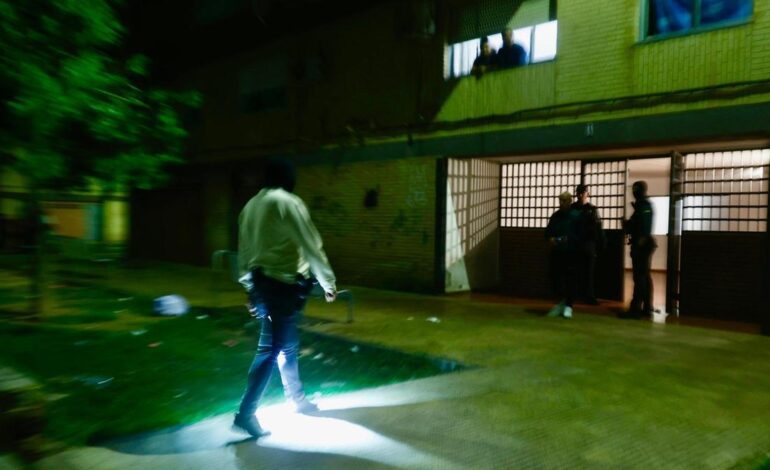 La Guardia Civil detiene a dos hermanastros de 21 y 15 años por la agresión en Vinalesa al policía que sigue en coma