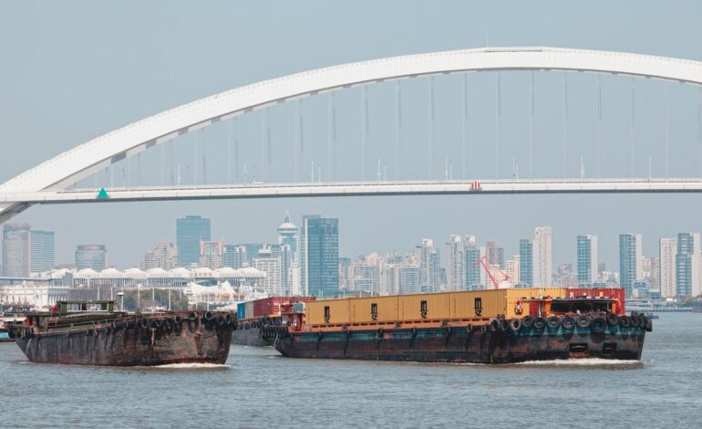 La actividad industrial china cae en noviembre por octavo mes consecutivo