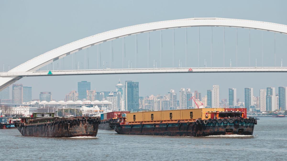 La actividad industrial china cae en noviembre por octavo mes consecutivo