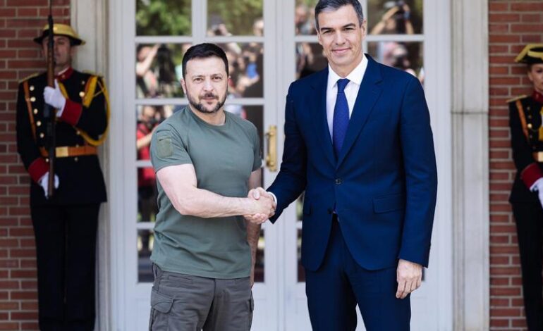 Pedro Sánchez recibe a Volodímir Zelenski en Moncloa