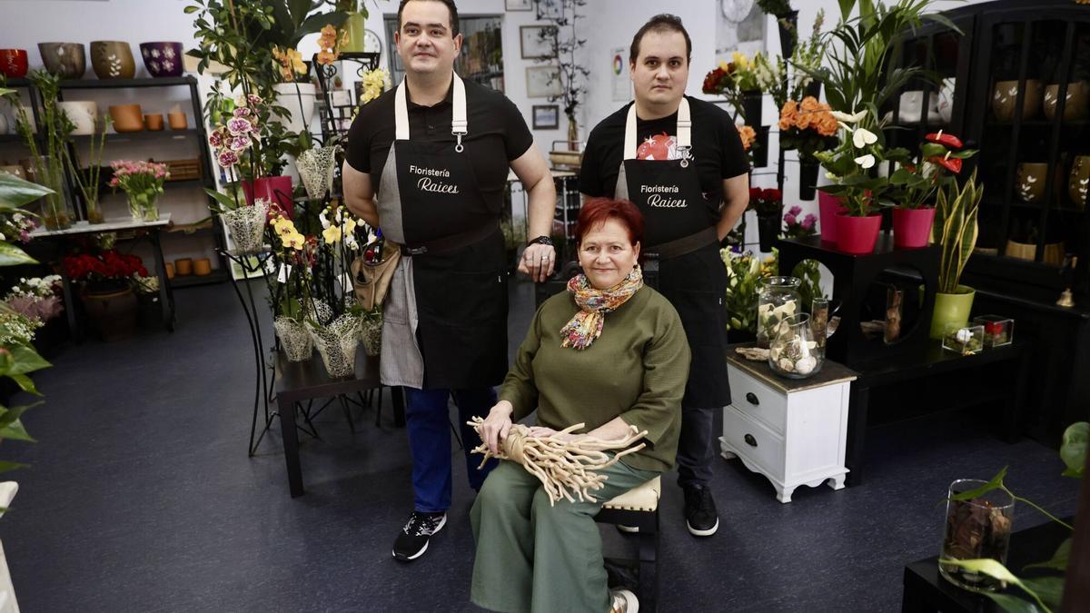 COMERCIOS EL LLANO I Raíces, la floristería familiar que creció con El Llano y sigue floreciendo cuatro décadas después