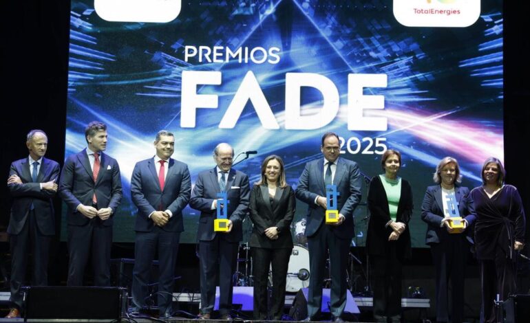 La empresa asturiana pide, en la entrega de los Premios FADE 2025, competir en igualdad de condiciones