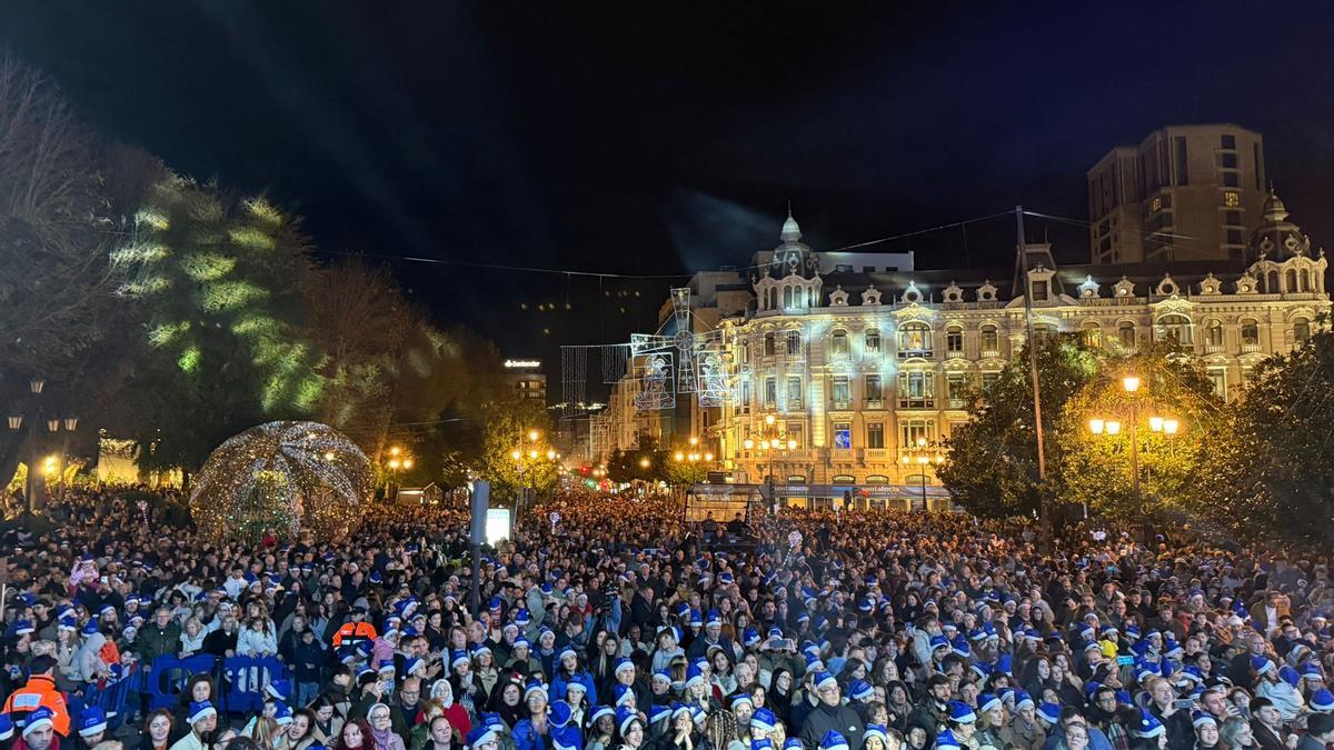 Oviedo estrena su Navidad más luminosa ante 60.000 personas y un emocionado Canteli: “Es impresionante”