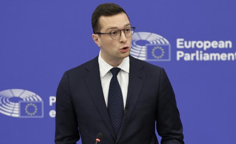 El líder ultra de Francia Jordan Bardella, víctima de una leve agresión