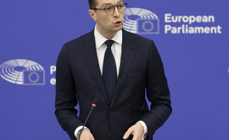 El líder ultra de Francia Jordan Bardella, víctima de una leve agresión