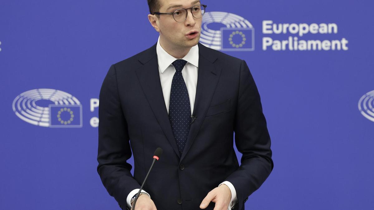 El líder ultra de Francia Jordan Bardella, víctima de una leve agresión