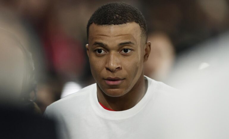 el jugador reclama 263 millones de euros y el club parisino 440