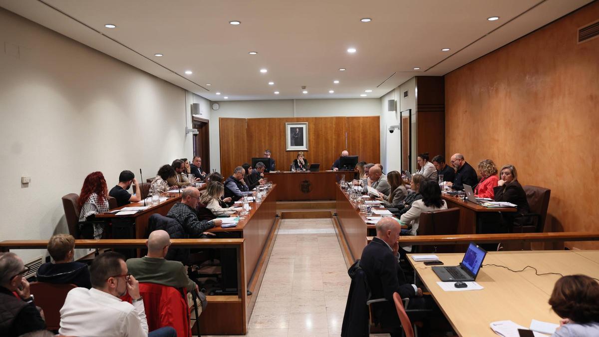 La oposición exige más concreción en las cuentas y ve «electoralistas» las propuestas del plan de barrios de Avilés